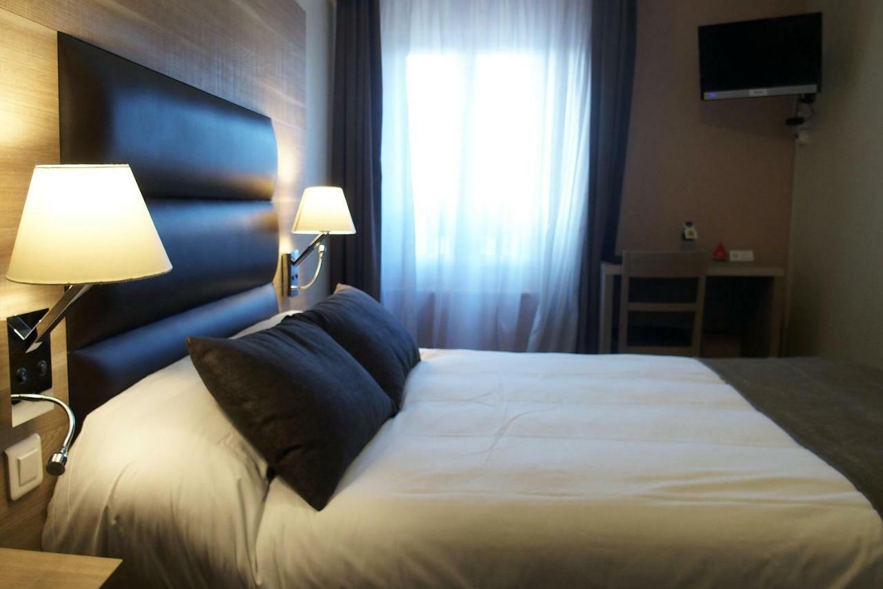 Logis Hotel - Auberge De L'Helix Rosoy  Экстерьер фото